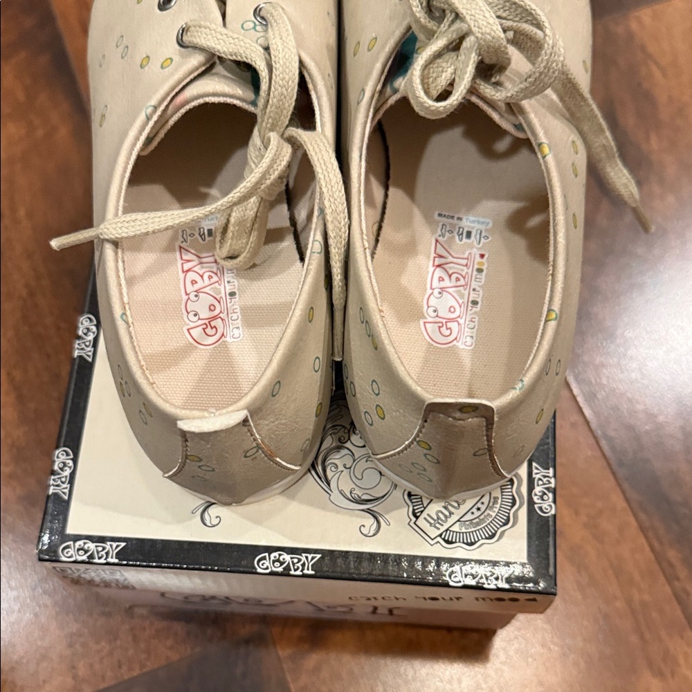 Brand New Coby Woman Size 37 Cream Sneaker - Picture 4 of 6